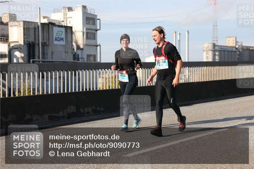 03.10.2025 - Köhlbrandbrückenlauf Lena Gebhardt http://msf.ph/oto/9090773 03.10.2025 10:07:43 Position 2 8384, 3383 meine-sportfotos.de