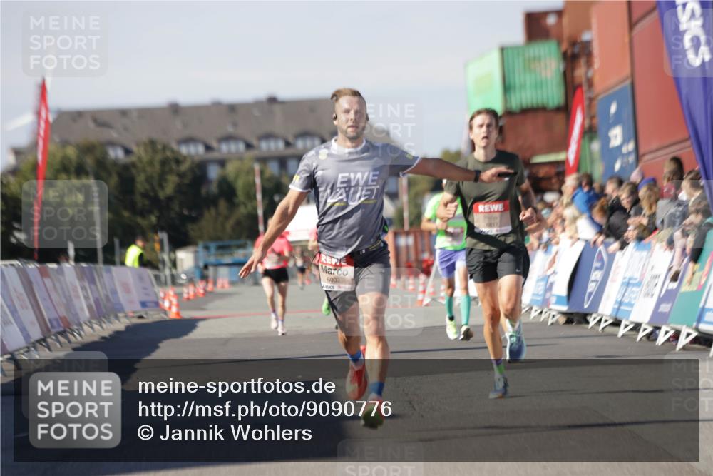 03.10.2025 - Köhlbrandbrückenlauf Jannik Wohlers http://msf.ph/oto/9090776 03.10.2025 12:53:54 Ziel 4030, 4088, 6002, 6085, 6422, 6817 meine-sportfotos.de