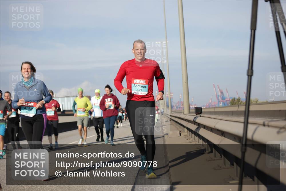 03.10.2025 - Köhlbrandbrückenlauf Jannik Wohlers http://msf.ph/oto/9090778 03.10.2025 10:10:33 Position 3 2321 meine-sportfotos.de