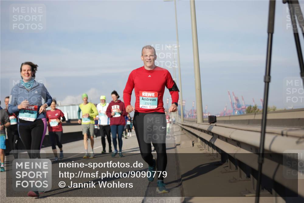 03.10.2025 - Köhlbrandbrückenlauf Jannik Wohlers http://msf.ph/oto/9090779 03.10.2025 10:10:33 Position 3 2258, 2321 meine-sportfotos.de