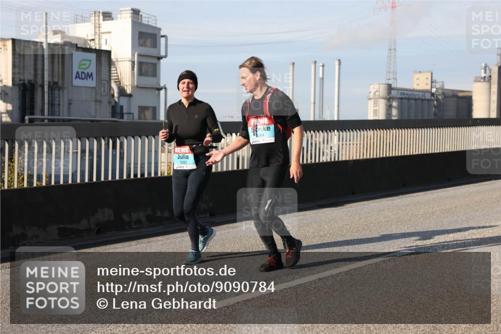 03.10.2025 - Köhlbrandbrückenlauf Lena Gebhardt http://msf.ph/oto/9090784 03.10.2025 10:07:43 Position 2 3383, 8384 meine-sportfotos.de