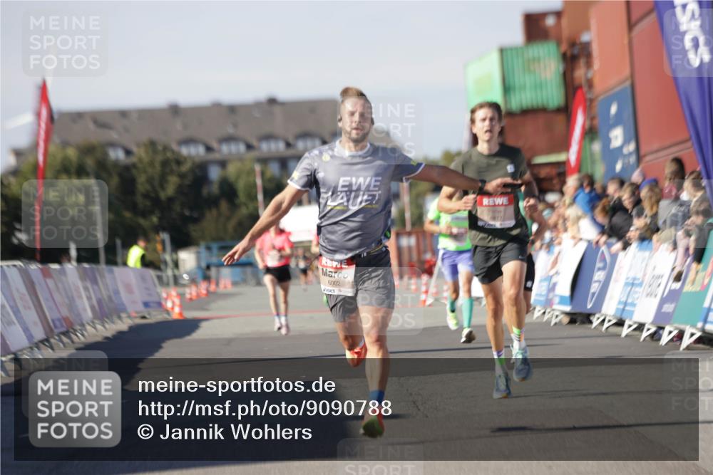 03.10.2025 - Köhlbrandbrückenlauf Jannik Wohlers http://msf.ph/oto/9090788 03.10.2025 12:53:54 Ziel 4030, 4088, 6002, 6085, 6422, 6817 meine-sportfotos.de