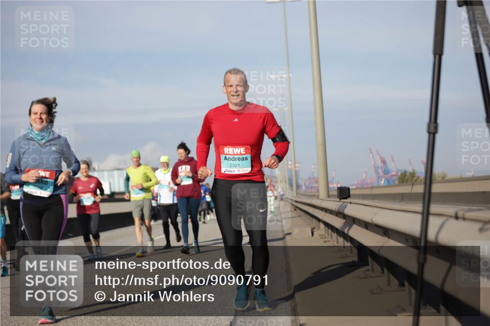 03.10.2025 - Köhlbrandbrückenlauf Jannik Wohlers http://msf.ph/oto/9090791 03.10.2025 10:10:33 Position 3 258, 2321 meine-sportfotos.de