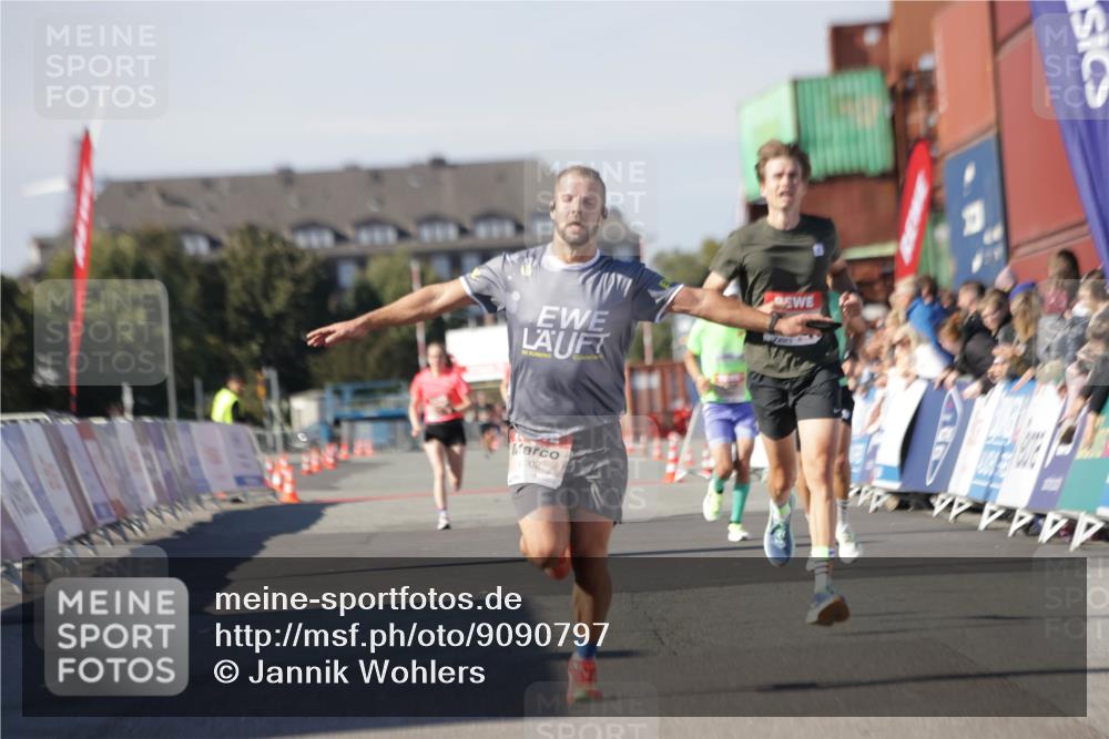 03.10.2025 - Köhlbrandbrückenlauf Jannik Wohlers http://msf.ph/oto/9090797 03.10.2025 12:53:54 Ziel 4030, 4088, 6002, 6085, 6422, 6817 meine-sportfotos.de