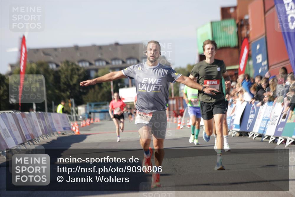 03.10.2025 - Köhlbrandbrückenlauf Jannik Wohlers http://msf.ph/oto/9090806 03.10.2025 12:53:54 Ziel 4030, 4088, 6002, 6085, 6422, 6817 meine-sportfotos.de