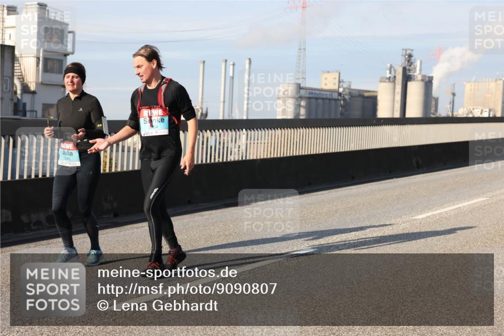 03.10.2025 - Köhlbrandbrückenlauf Lena Gebhardt http://msf.ph/oto/9090807 03.10.2025 10:07:43 Position 2 3383, 3384 meine-sportfotos.de