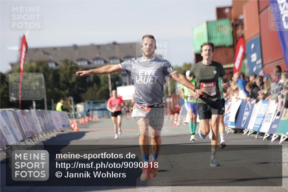 03.10.2025 - Köhlbrandbrückenlauf Jannik Wohlers http://msf.ph/oto/9090818 03.10.2025 12:53:54 Ziel 4030, 4088, 6002, 6085, 6422, 6817 meine-sportfotos.de