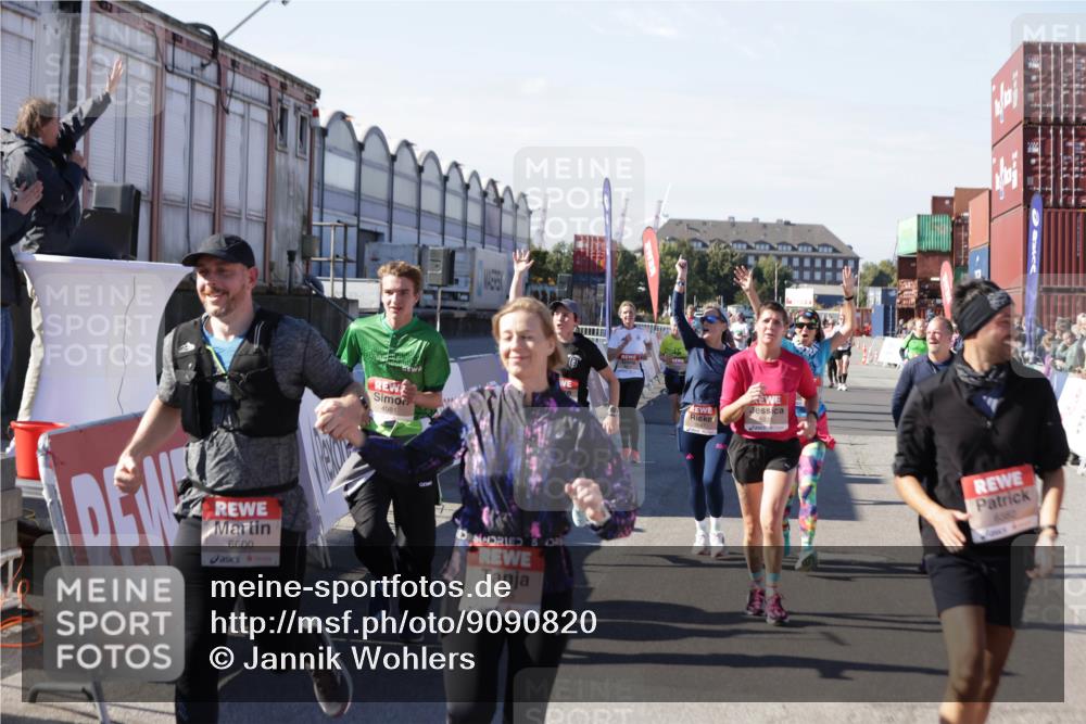 03.10.2025 - Köhlbrandbrückenlauf Jannik Wohlers http://msf.ph/oto/9090820 03.10.2025 13:19:41 Ziel 4981, 5047, 5148, 5647, 5648, 5650, 5838, 5931, 5975, 6382, 6383, 6509, 6600, 6776 meine-sportfotos.de