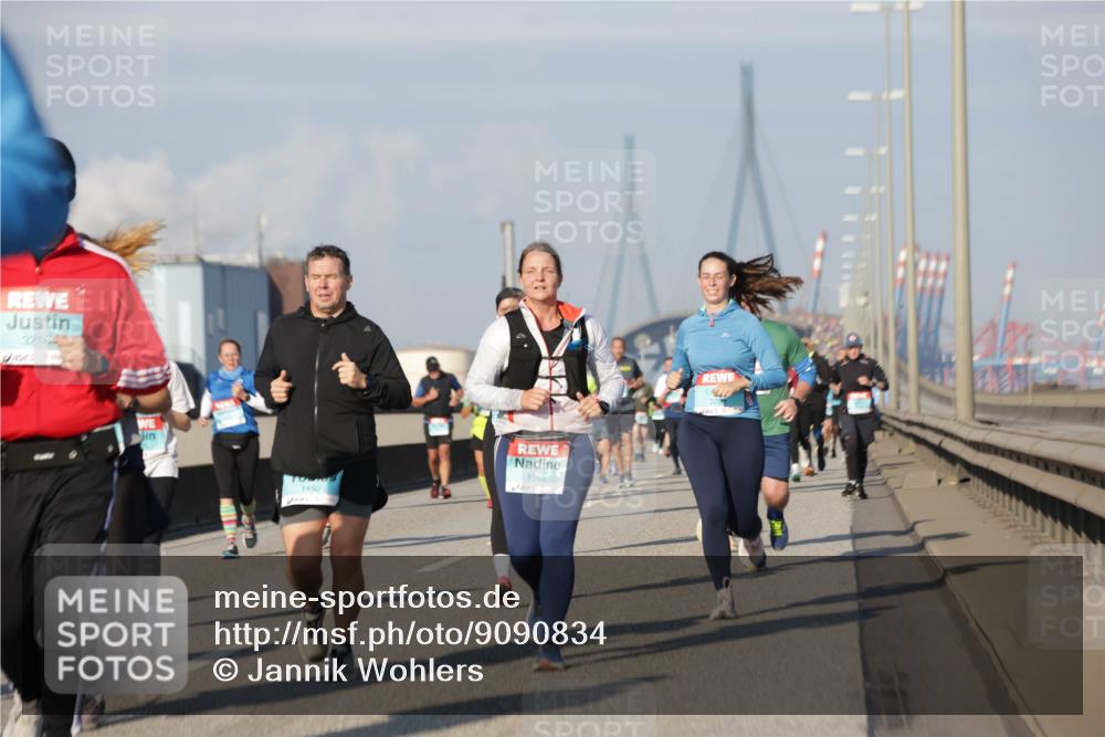 03.10.2025 - Köhlbrandbrückenlauf Jannik Wohlers http://msf.ph/oto/9090834 03.10.2025 09:59:11 Position 3 3218, 1492, 1565 meine-sportfotos.de