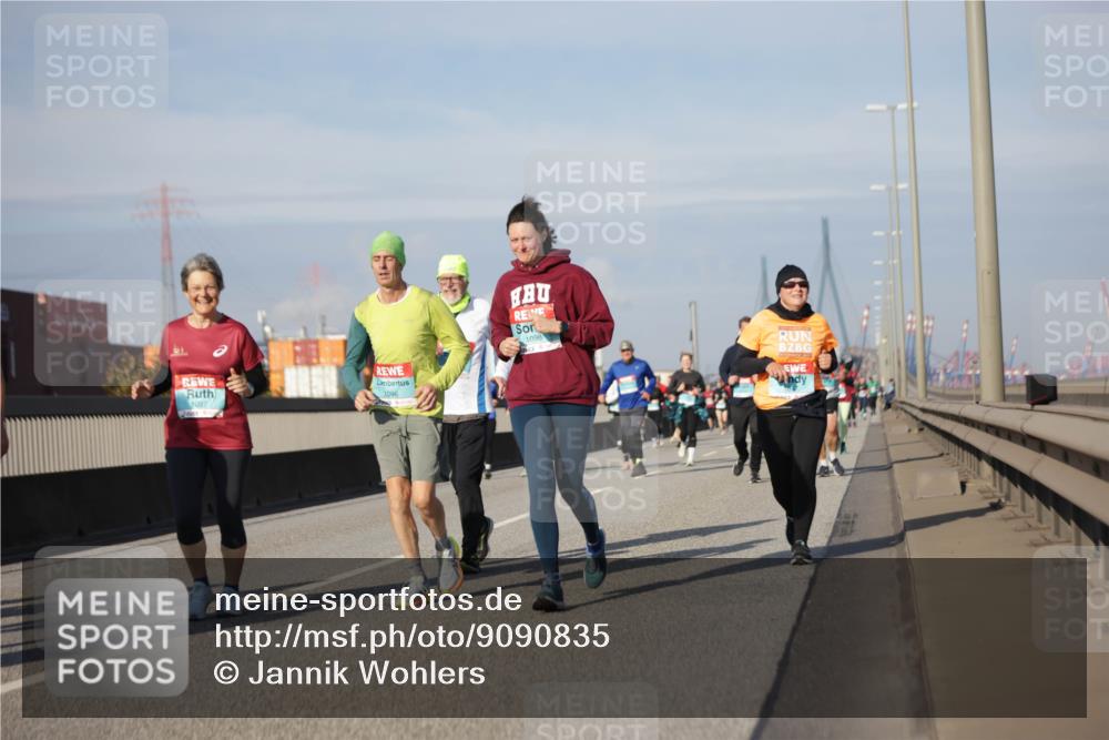 03.10.2025 - Köhlbrandbrückenlauf Jannik Wohlers http://msf.ph/oto/9090835 03.10.2025 10:10:36 Position 3 1097, 1096, 1098 meine-sportfotos.de