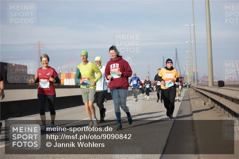 03.10.2025 - Köhlbrandbrückenlauf Jannik Wohlers http://msf.ph/oto/9090842 03.10.2025 10:10:36 Position 3 1097, 1098 meine-sportfotos.de
