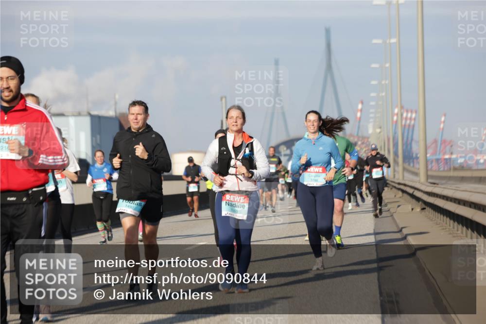 03.10.2025 - Köhlbrandbrückenlauf Jannik Wohlers http://msf.ph/oto/9090844 03.10.2025 09:59:11 Position 3 216, 1492, 1565, 3788 meine-sportfotos.de