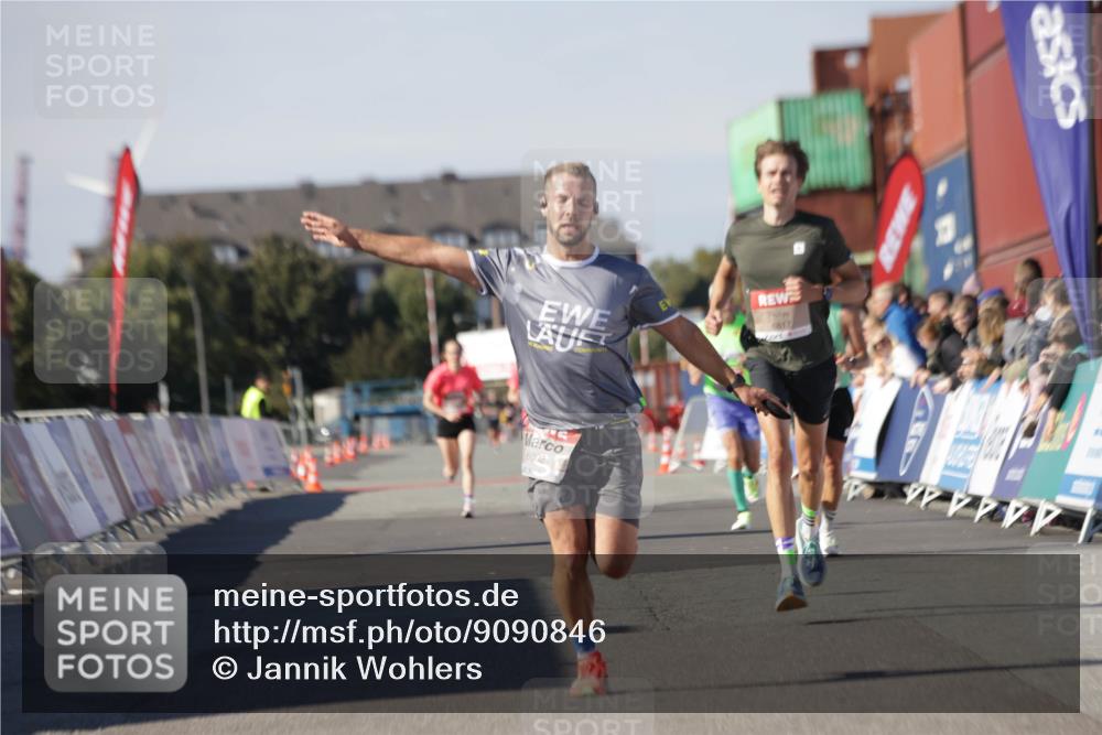 03.10.2025 - Köhlbrandbrückenlauf Jannik Wohlers http://msf.ph/oto/9090846 03.10.2025 12:53:54 Ziel 4030, 4088, 6002, 6085, 6422, 6817 meine-sportfotos.de