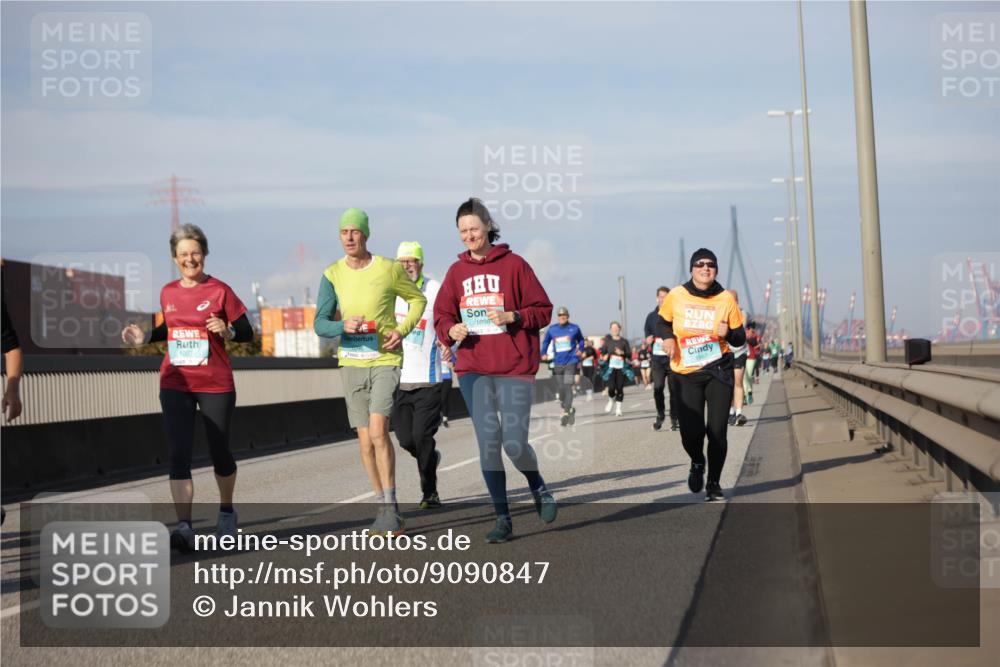 03.10.2025 - Köhlbrandbrückenlauf Jannik Wohlers http://msf.ph/oto/9090847 03.10.2025 10:10:36 Position 3 1097, 1098, 1867 meine-sportfotos.de