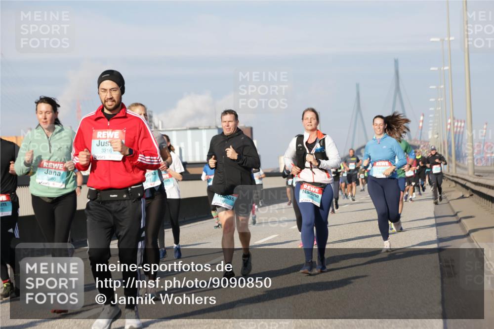 03.10.2025 - Köhlbrandbrückenlauf Jannik Wohlers http://msf.ph/oto/9090850 03.10.2025 09:59:12 Position 3 3580, 3216, 07, 1492 meine-sportfotos.de
