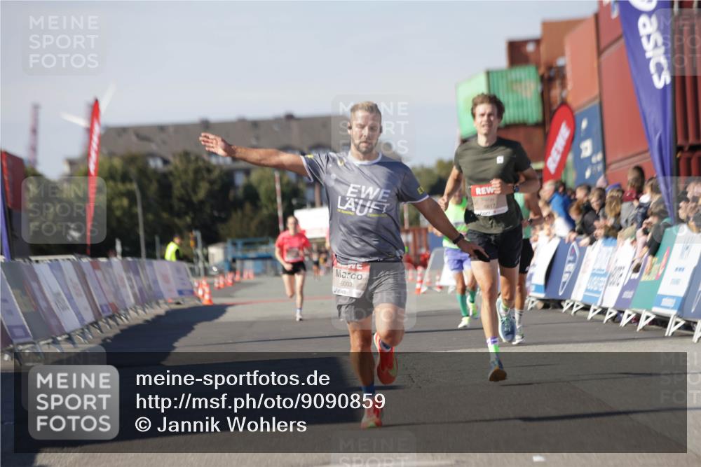 03.10.2025 - Köhlbrandbrückenlauf Jannik Wohlers http://msf.ph/oto/9090859 03.10.2025 12:53:55 Ziel 4030, 4088, 6002, 6085, 6422, 6817 meine-sportfotos.de