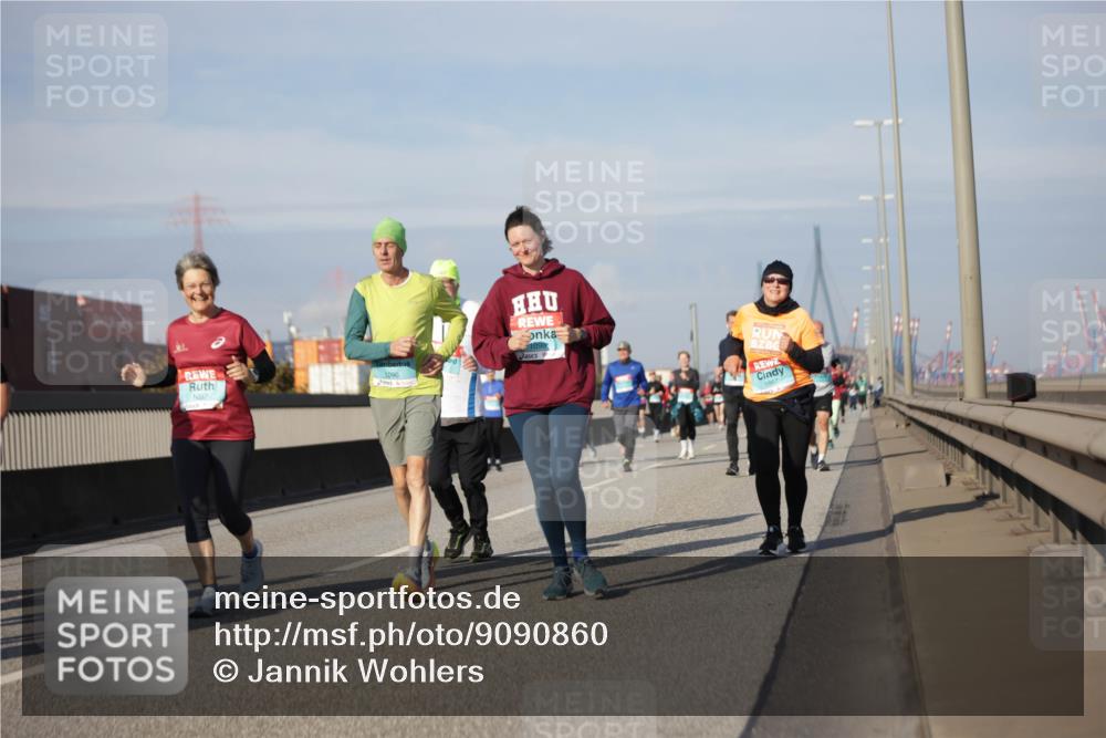 03.10.2025 - Köhlbrandbrückenlauf Jannik Wohlers http://msf.ph/oto/9090860 03.10.2025 10:10:36 Position 3 1097, 1098, 1096 meine-sportfotos.de