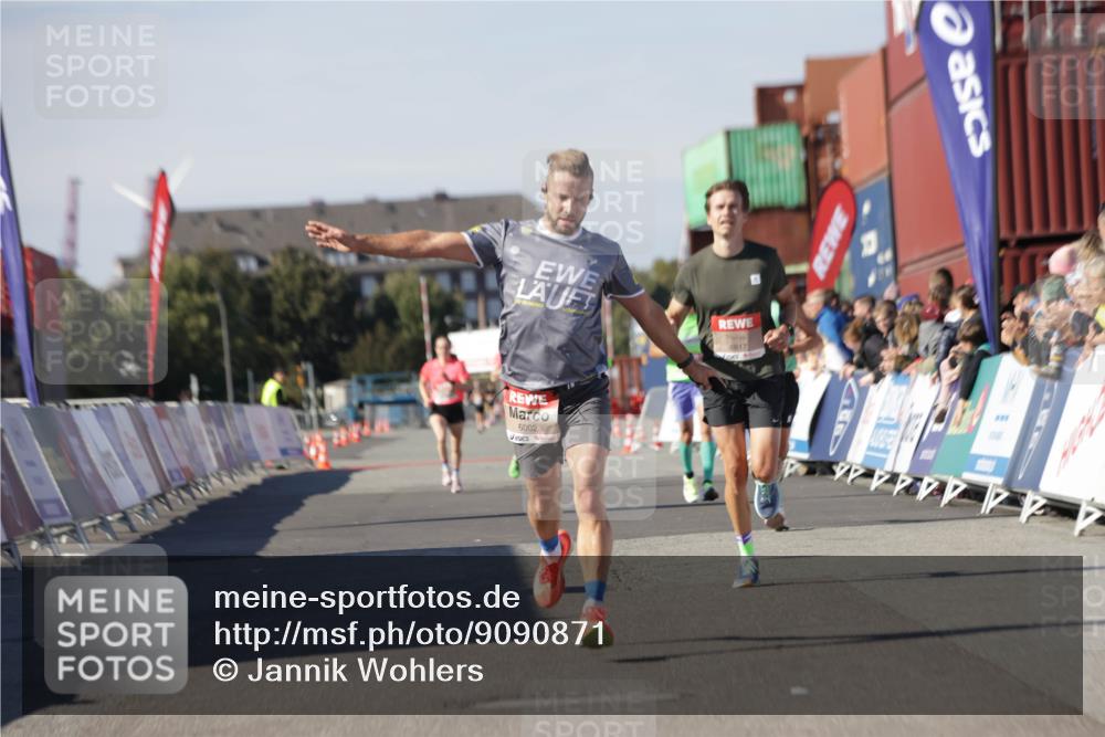 03.10.2025 - Köhlbrandbrückenlauf Jannik Wohlers http://msf.ph/oto/9090871 03.10.2025 12:53:55 Ziel 4030, 4088, 6002, 6085, 6422, 6817 meine-sportfotos.de