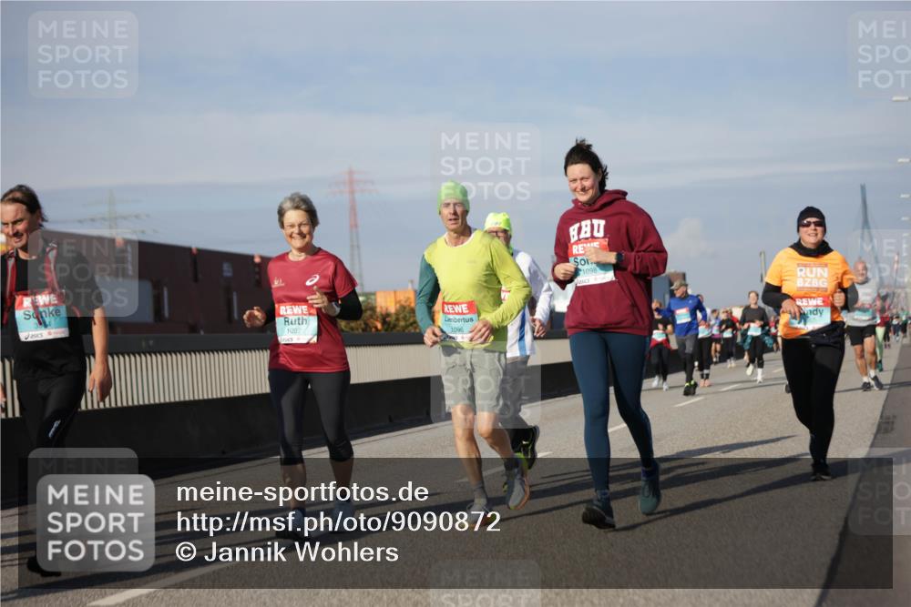 03.10.2025 - Köhlbrandbrückenlauf Jannik Wohlers http://msf.ph/oto/9090872 03.10.2025 10:10:36 Position 3 1097, 1096, 1098 meine-sportfotos.de