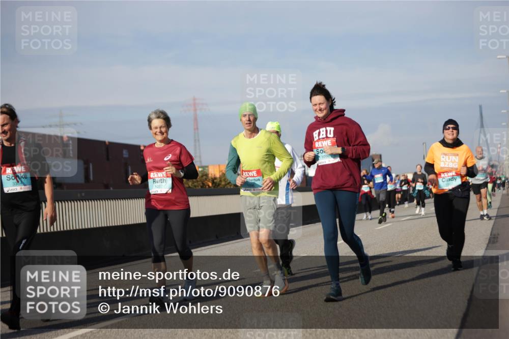 03.10.2025 - Köhlbrandbrückenlauf Jannik Wohlers http://msf.ph/oto/9090876 03.10.2025 10:10:37 Position 3 3384, 1097, 1098 meine-sportfotos.de