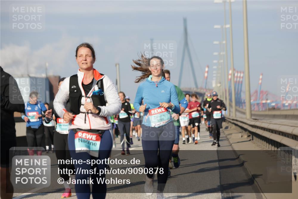 03.10.2025 - Köhlbrandbrückenlauf Jannik Wohlers http://msf.ph/oto/9090878 03.10.2025 09:59:13 Position 3 2046, 3788 meine-sportfotos.de