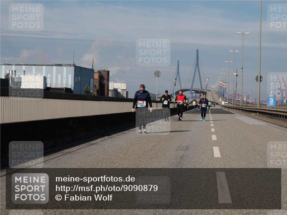 03.10.2025 - Köhlbrandbrückenlauf Fabian Wolf http://msf.ph/oto/9090879 03.10.2025 10:26:47 Position 3 3 meine-sportfotos.de