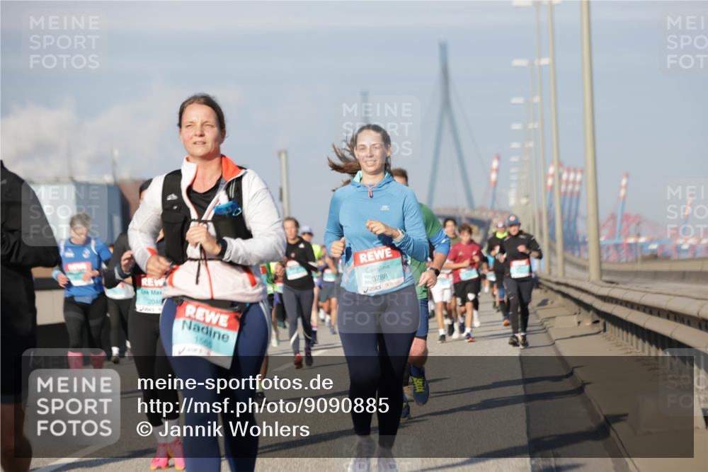 03.10.2025 - Köhlbrandbrückenlauf Jannik Wohlers http://msf.ph/oto/9090885 03.10.2025 09:59:13 Position 3 2046, 1565, 3788 meine-sportfotos.de