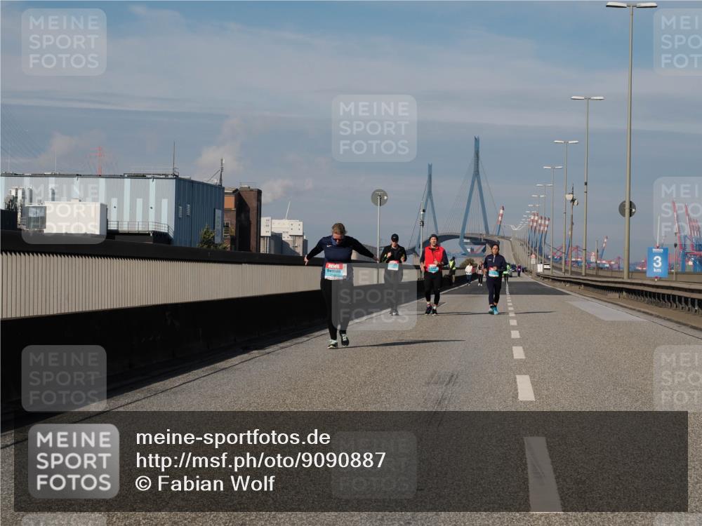 03.10.2025 - Köhlbrandbrückenlauf Fabian Wolf http://msf.ph/oto/9090887 03.10.2025 10:26:48 Position 3  meine-sportfotos.de