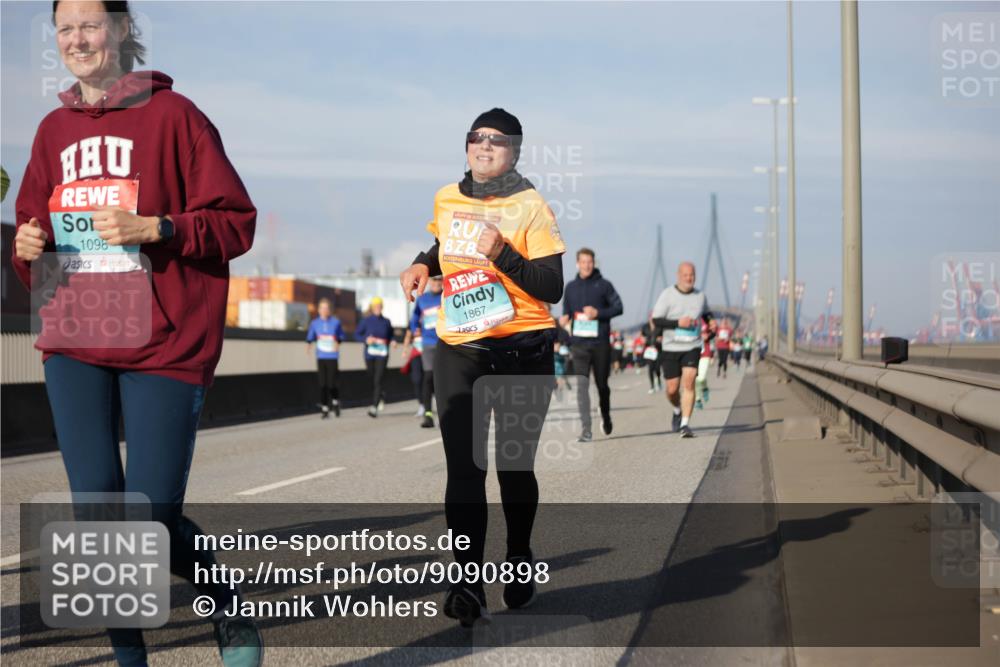 03.10.2025 - Köhlbrandbrückenlauf Jannik Wohlers http://msf.ph/oto/9090898 03.10.2025 10:10:38 Position 3 1098, 1867 meine-sportfotos.de