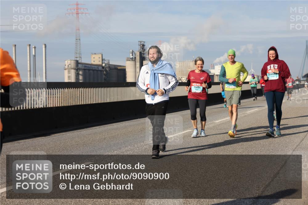 03.10.2025 - Köhlbrandbrückenlauf Lena Gebhardt http://msf.ph/oto/9090900 03.10.2025 10:07:47 Position 2 1097 meine-sportfotos.de