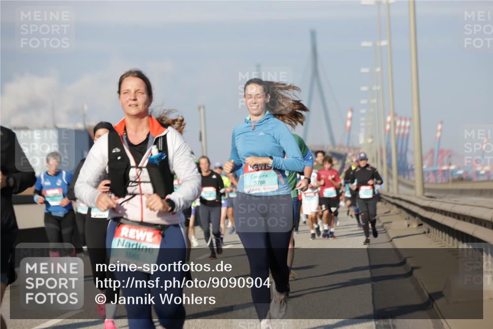 03.10.2025 - Köhlbrandbrückenlauf Jannik Wohlers http://msf.ph/oto/9090904 03.10.2025 09:59:13 Position 3 1565, 3788 meine-sportfotos.de