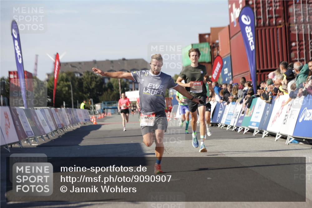 03.10.2025 - Köhlbrandbrückenlauf Jannik Wohlers http://msf.ph/oto/9090907 03.10.2025 12:53:55 Ziel 4030, 4088, 6002, 6085, 6422, 6817 meine-sportfotos.de
