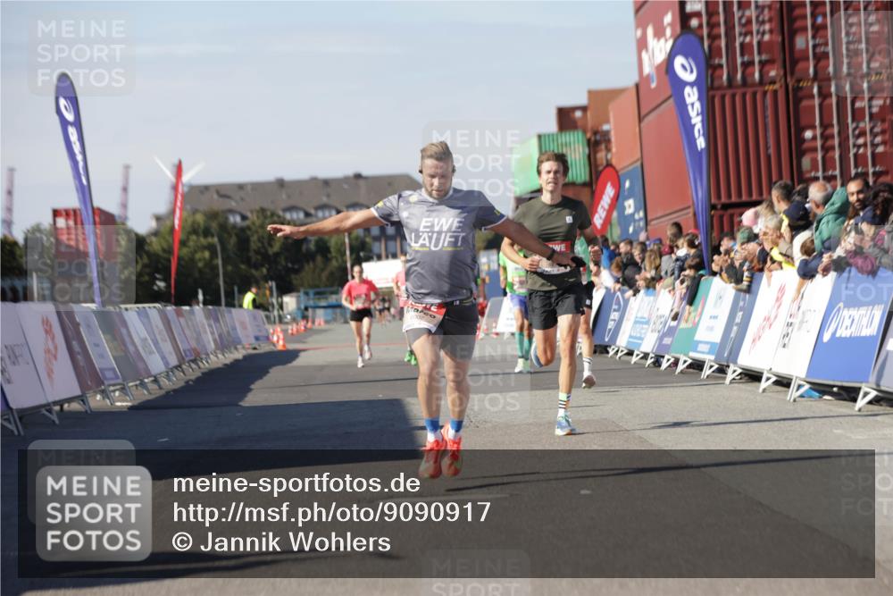 03.10.2025 - Köhlbrandbrückenlauf Jannik Wohlers http://msf.ph/oto/9090917 03.10.2025 12:53:55 Ziel 4030, 4088, 6002, 6085, 6422, 6817 meine-sportfotos.de