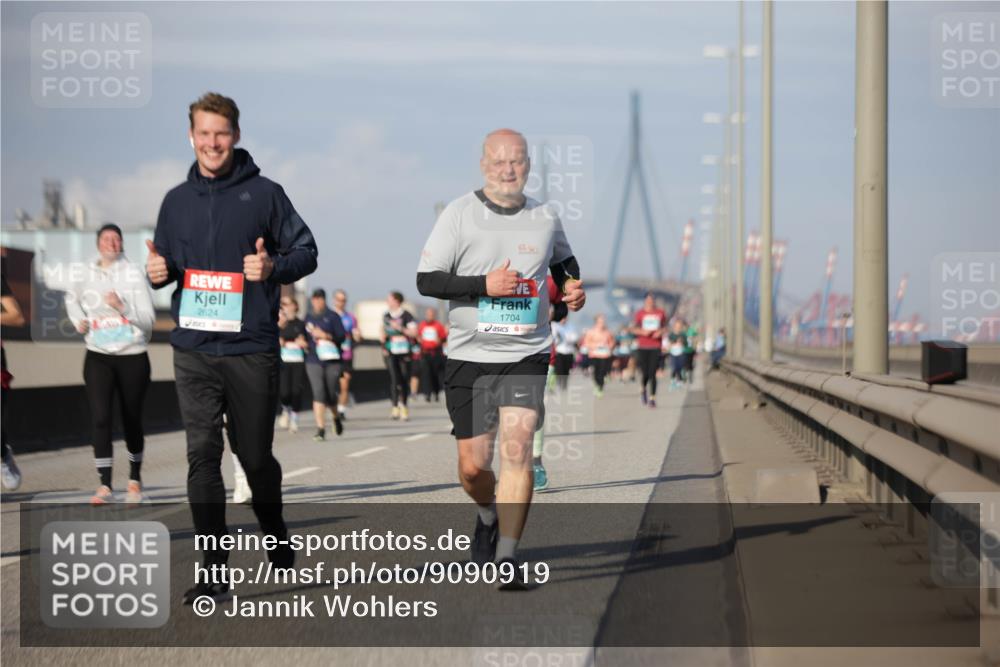 03.10.2025 - Köhlbrandbrückenlauf Jannik Wohlers http://msf.ph/oto/9090919 03.10.2025 10:10:41 Position 3 2624, 1704 meine-sportfotos.de