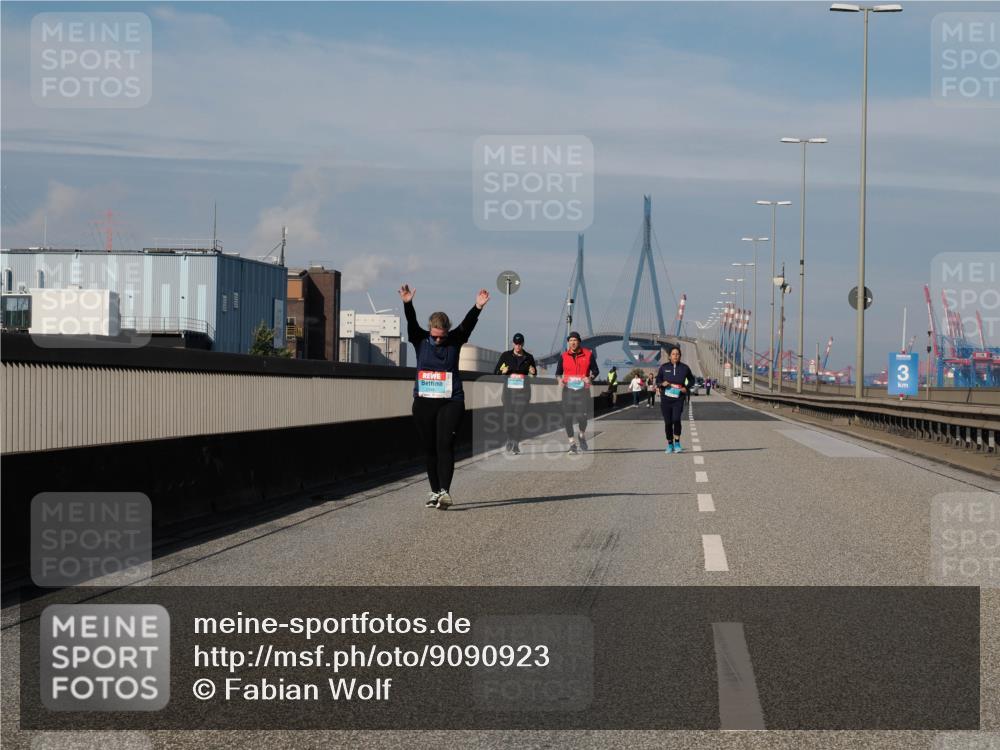 03.10.2025 - Köhlbrandbrückenlauf Fabian Wolf http://msf.ph/oto/9090923 03.10.2025 10:26:49 Position 3 3 meine-sportfotos.de