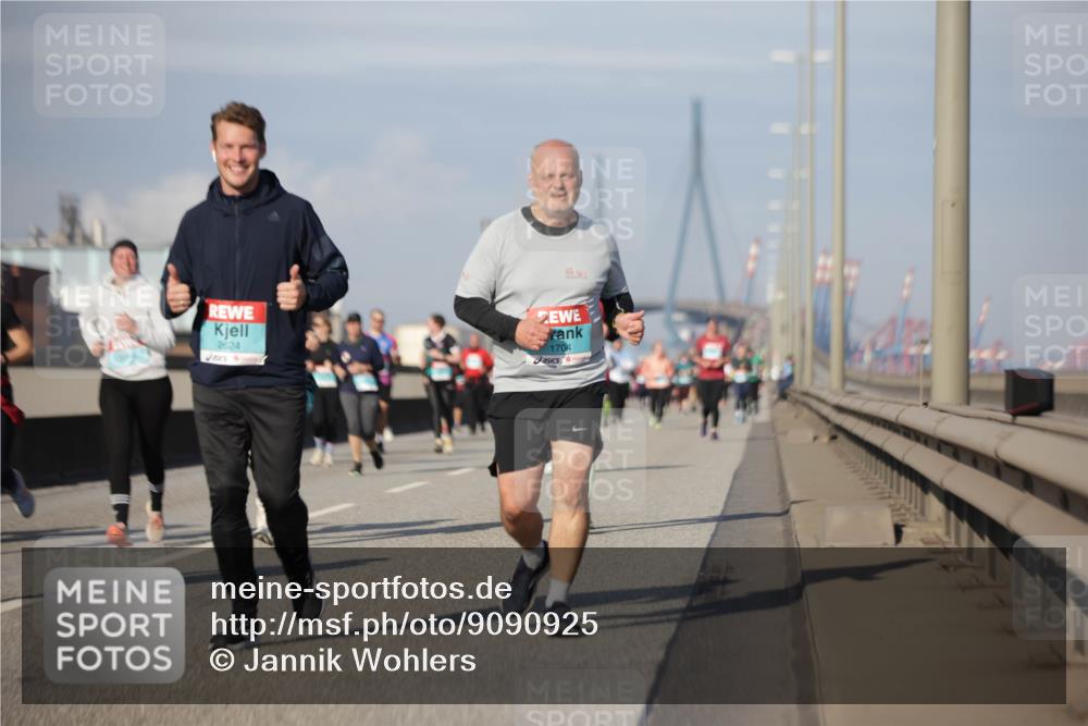 03.10.2025 - Köhlbrandbrückenlauf Jannik Wohlers http://msf.ph/oto/9090925 03.10.2025 10:10:41 Position 3 2624, 1704 meine-sportfotos.de