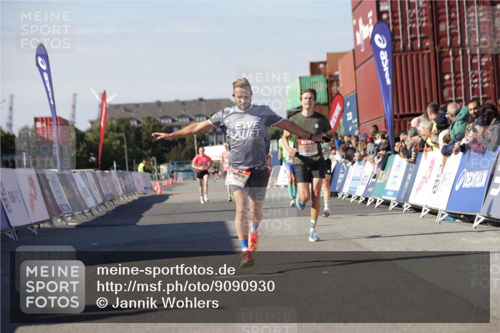 03.10.2025 - Köhlbrandbrückenlauf Jannik Wohlers http://msf.ph/oto/9090930 03.10.2025 12:53:55 Ziel 4030, 4088, 6002, 6085, 6422, 6817 meine-sportfotos.de