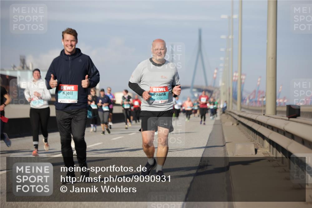 03.10.2025 - Köhlbrandbrückenlauf Jannik Wohlers http://msf.ph/oto/9090931 03.10.2025 10:10:41 Position 3 2624, 1704 meine-sportfotos.de