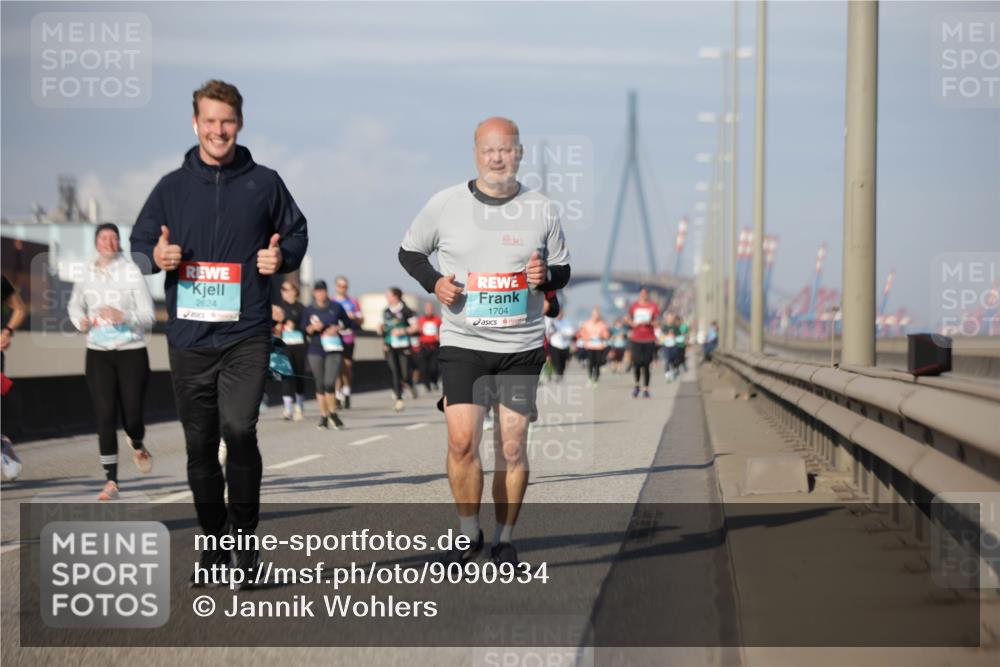 03.10.2025 - Köhlbrandbrückenlauf Jannik Wohlers http://msf.ph/oto/9090934 03.10.2025 10:10:41 Position 3 2624, 1704 meine-sportfotos.de