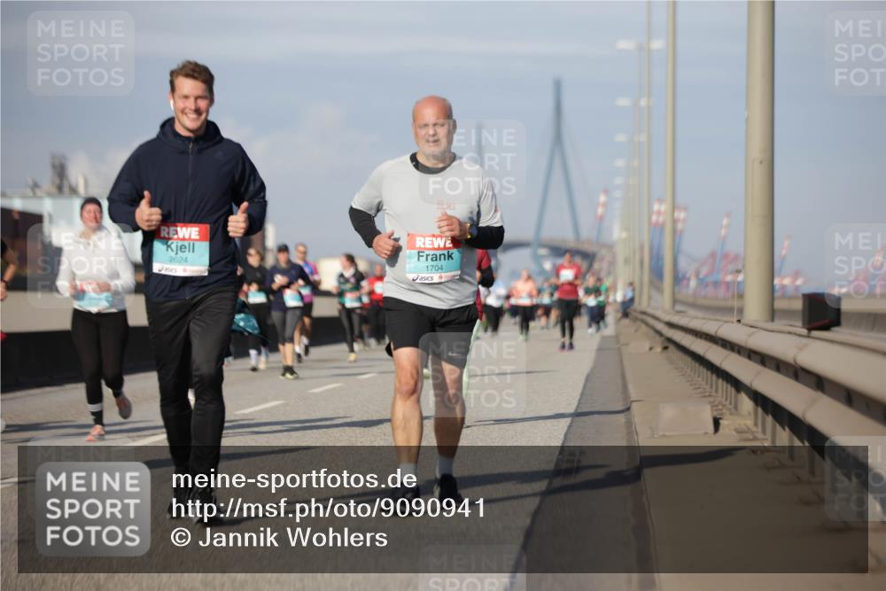 03.10.2025 - Köhlbrandbrückenlauf Jannik Wohlers http://msf.ph/oto/9090941 03.10.2025 10:10:41 Position 3 2624, 1704 meine-sportfotos.de
