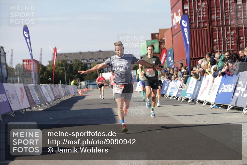 03.10.2025 - Köhlbrandbrückenlauf Jannik Wohlers http://msf.ph/oto/9090942 03.10.2025 12:53:55 Ziel 4030, 4088, 6002, 6085, 6422, 6817 meine-sportfotos.de