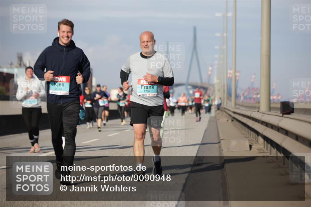 03.10.2025 - Köhlbrandbrückenlauf Jannik Wohlers http://msf.ph/oto/9090948 03.10.2025 10:10:41 Position 3 2624, 1704 meine-sportfotos.de