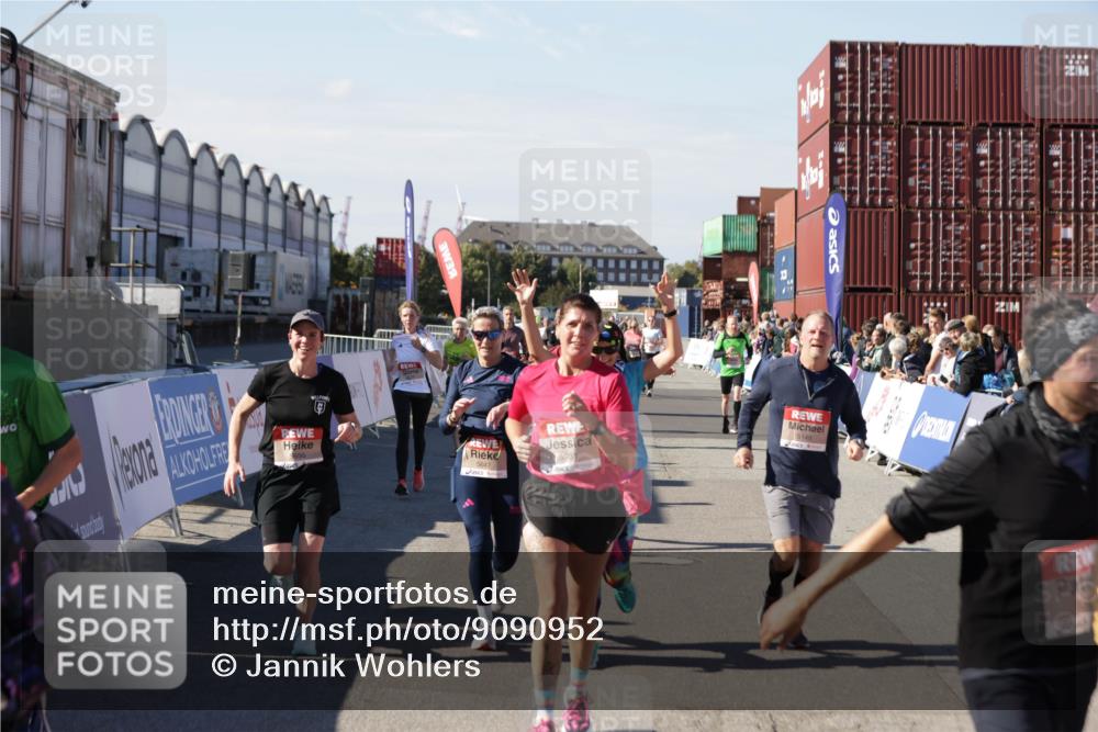 03.10.2025 - Köhlbrandbrückenlauf Jannik Wohlers http://msf.ph/oto/9090952 03.10.2025 13:19:42 Ziel 4981, 5047, 5148, 5647, 5648, 5650, 5838, 5931, 5975, 6382, 6383, 6509, 6600, 6660, 6730 meine-sportfotos.de