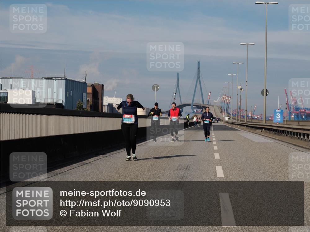 03.10.2025 - Köhlbrandbrückenlauf Fabian Wolf http://msf.ph/oto/9090953 03.10.2025 10:26:50 Position 3  meine-sportfotos.de