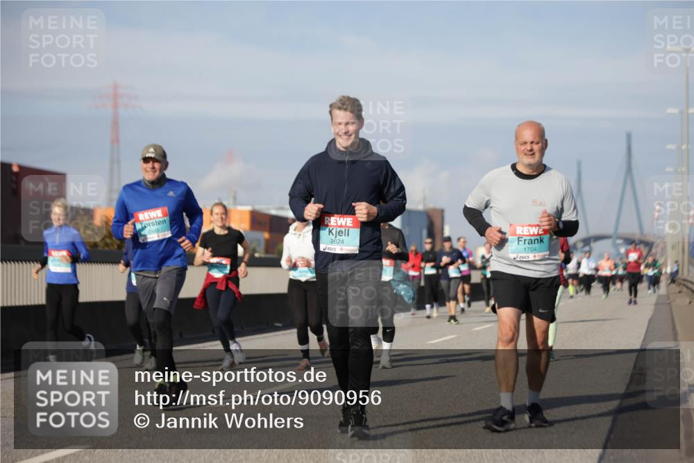 03.10.2025 - Köhlbrandbrückenlauf Jannik Wohlers http://msf.ph/oto/9090956 03.10.2025 10:10:42 Position 3 2633, 2624, 1704 meine-sportfotos.de