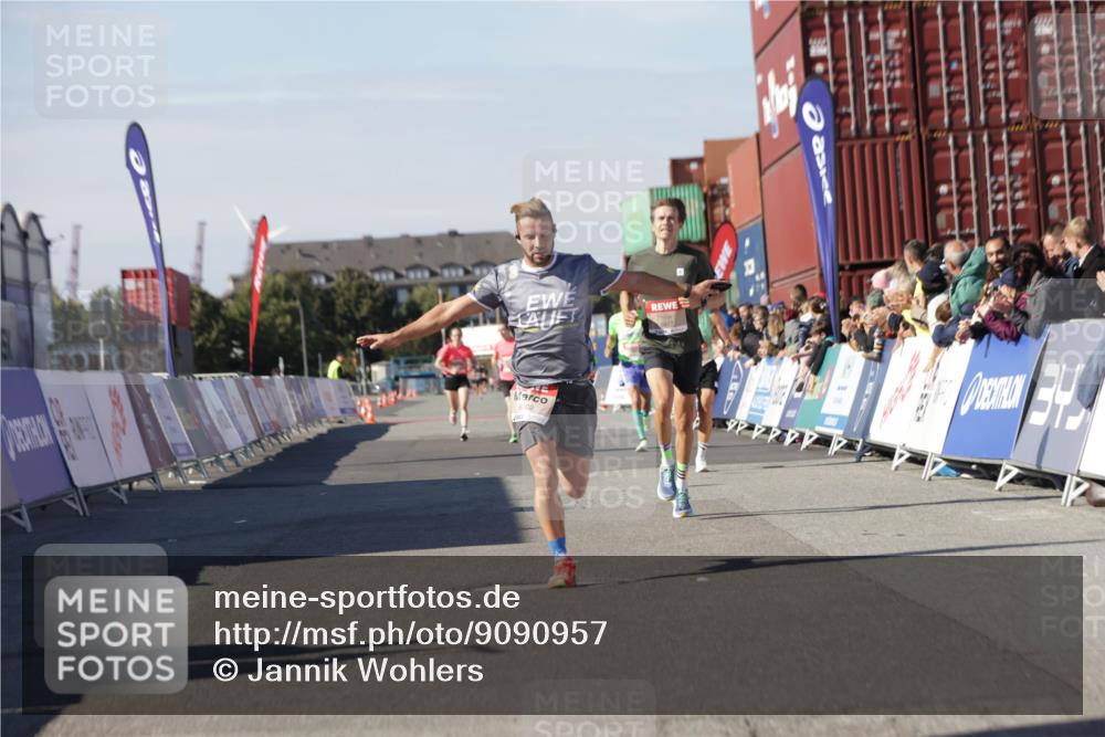03.10.2025 - Köhlbrandbrückenlauf Jannik Wohlers http://msf.ph/oto/9090957 03.10.2025 12:53:55 Ziel 4030, 4088, 6002, 6085, 6422, 6817 meine-sportfotos.de