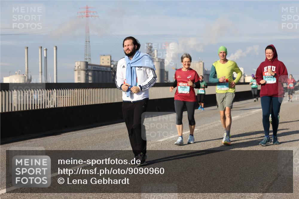 03.10.2025 - Köhlbrandbrückenlauf Lena Gebhardt http://msf.ph/oto/9090960 03.10.2025 10:07:48 Position 2 1097, 1096, 1098 meine-sportfotos.de