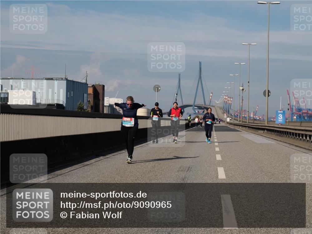 03.10.2025 - Köhlbrandbrückenlauf Fabian Wolf http://msf.ph/oto/9090965 03.10.2025 10:26:50 Position 3  meine-sportfotos.de