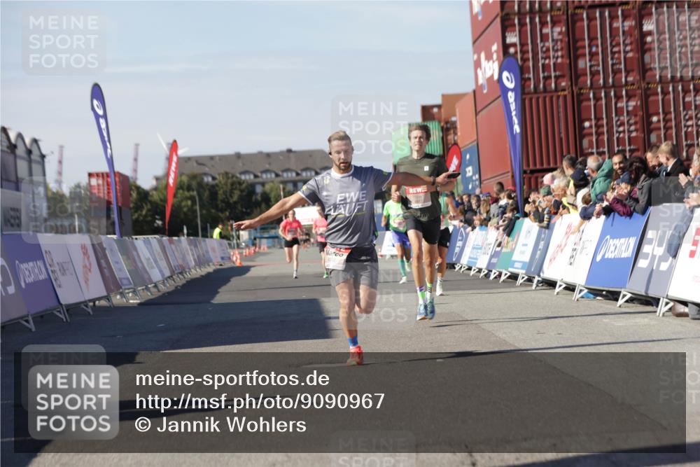 03.10.2025 - Köhlbrandbrückenlauf Jannik Wohlers http://msf.ph/oto/9090967 03.10.2025 12:53:55 Ziel 4030, 4088, 6002, 6085, 6422, 6817 meine-sportfotos.de