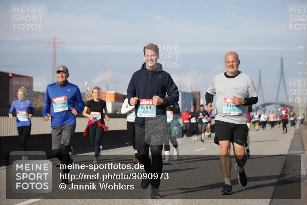03.10.2025 - Köhlbrandbrückenlauf Jannik Wohlers http://msf.ph/oto/9090973 03.10.2025 10:10:42 Position 3 2633, 2624, 1704 meine-sportfotos.de